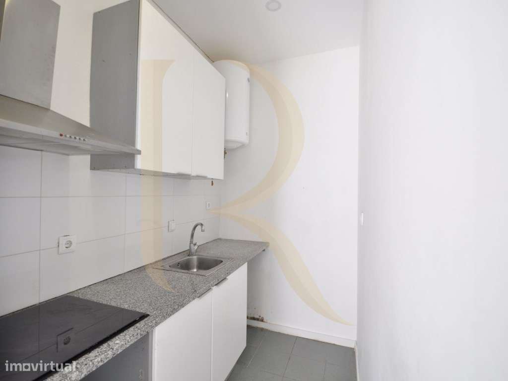 Loja transformada em Apartamento nos Foros da Amora - Seixal-4