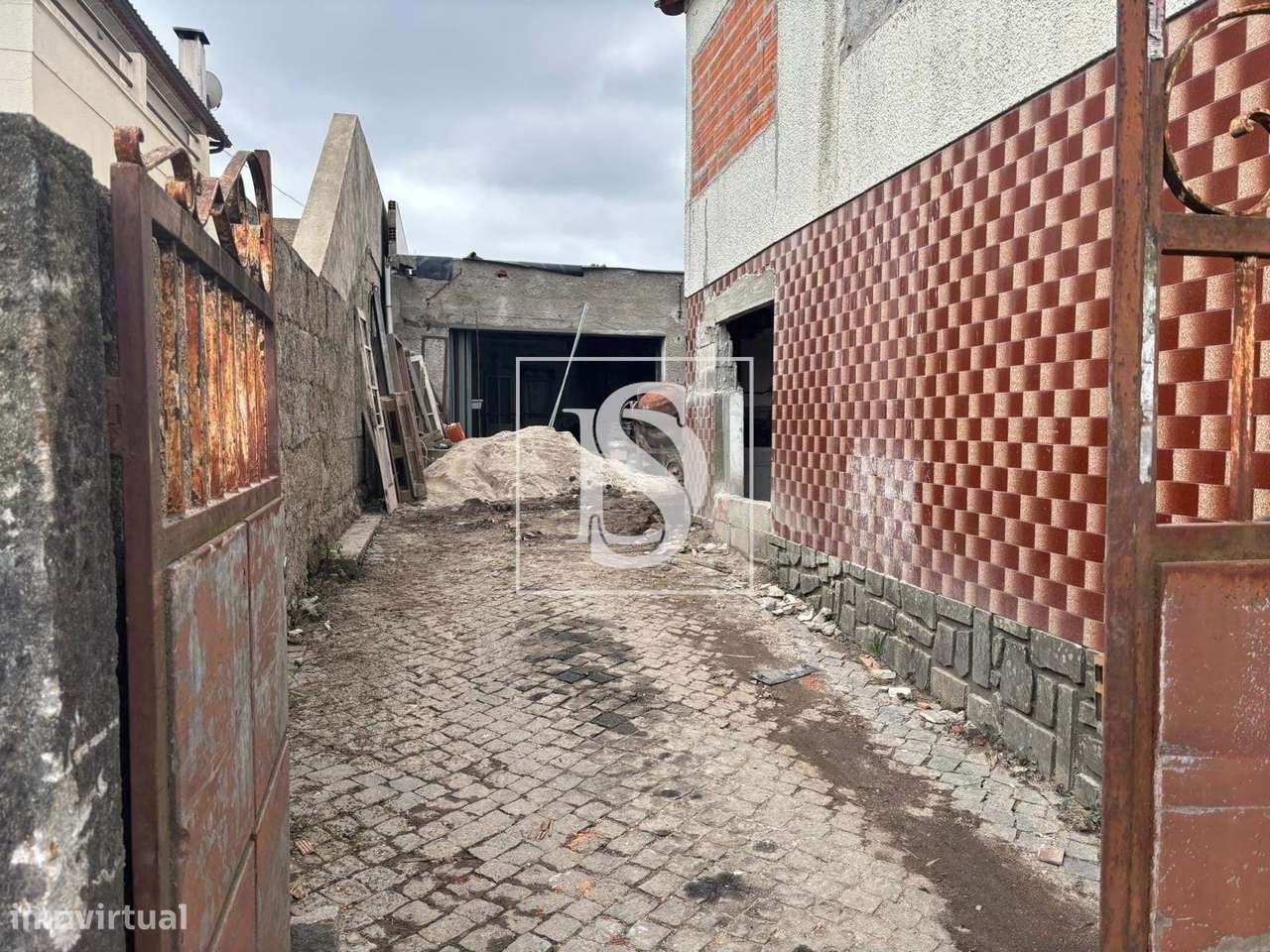 Moradias em Banda com Garagem Box – Viva com Conforto e Comodidade-17