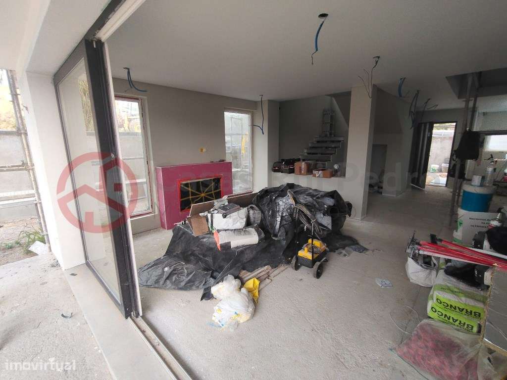 Moradia Geminada T3+1 com Piscina e Jardim - Grande imagem: 5/36