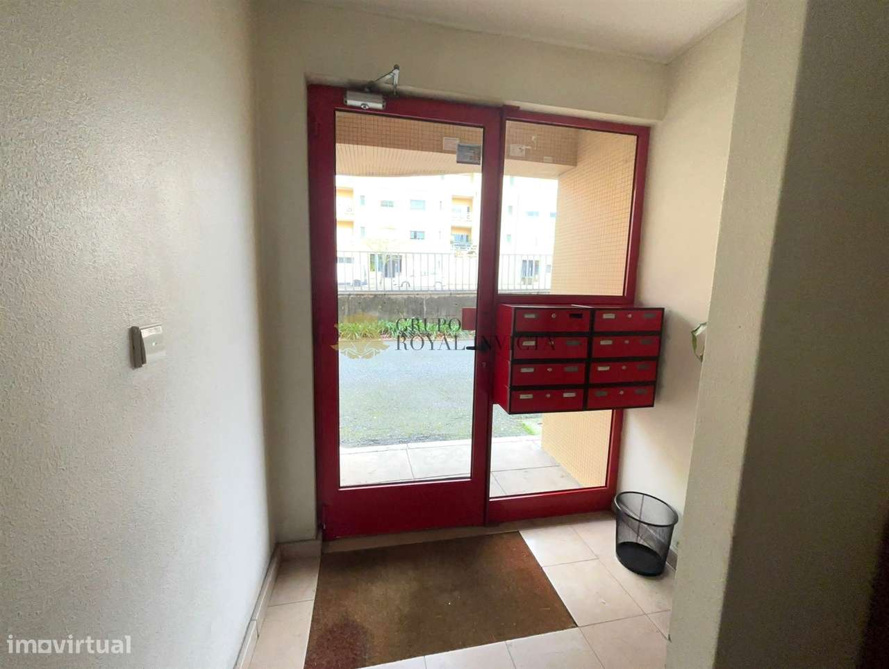 Apartamento T3  com Box Fechada e Varanda junto ao metro -  Senhora da-20