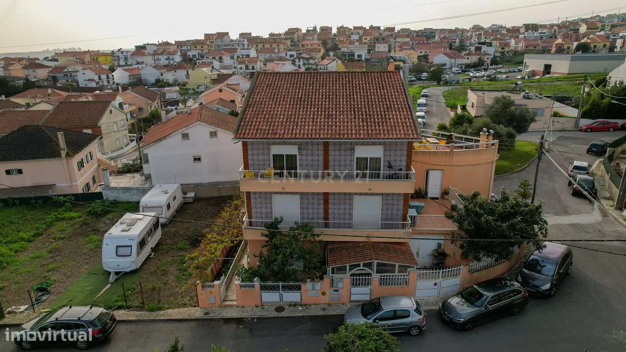 Andar de moradia T3 localizado no Bairro dos Pedernais, Ramada - Grande imagem: 1/53