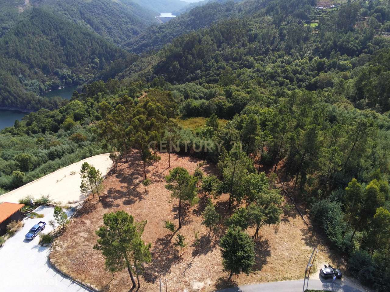 Terreno Plano de  5000m² no Gerês com Vistas Rio - Grande imagem: 5/21