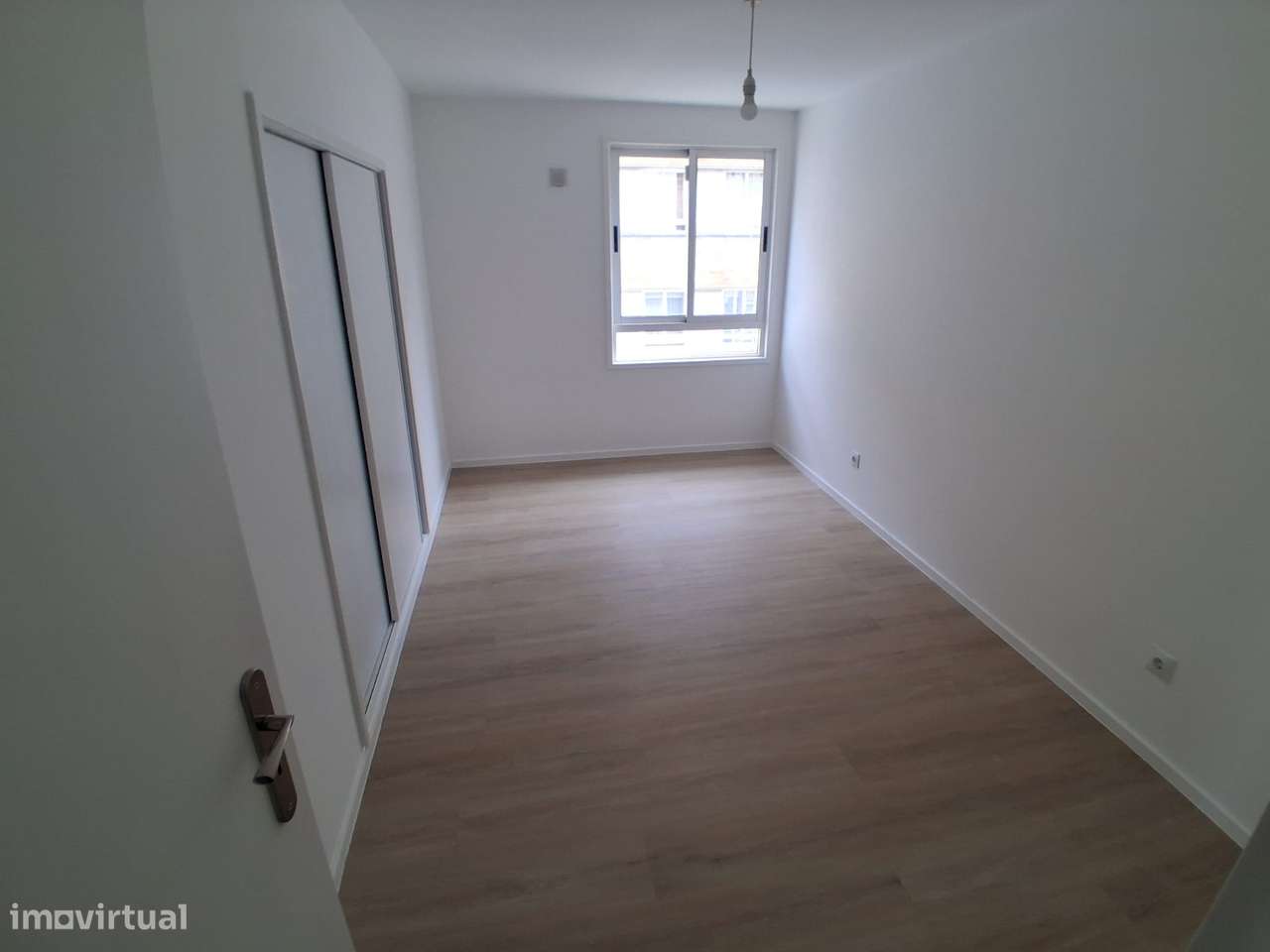 REF2007 - T3 C/2 casas de banho, varanda e garagem em Baguim do Monte-20