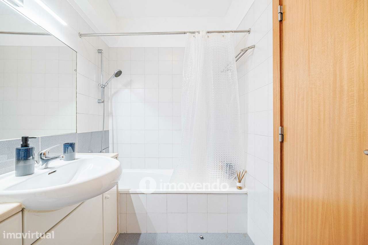 Apartamento T3, com garagem e arrecadação, na Ramada-34