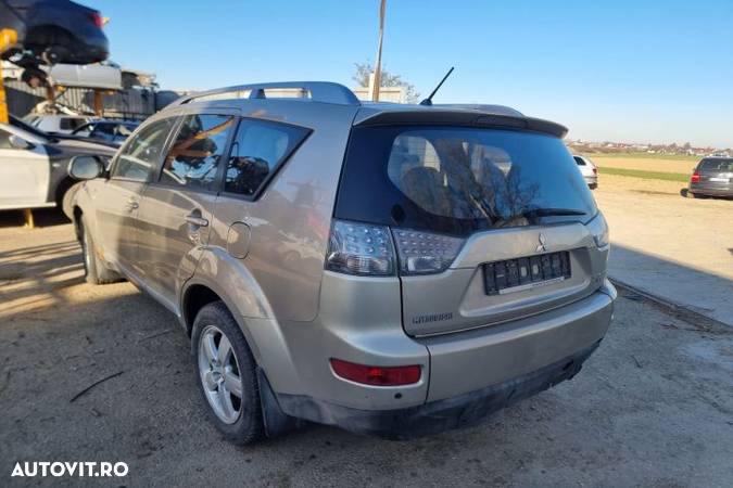 Plafon interior Mitsubishi Outlander 2  [din 2005 pana  2009] SUV 3.0 - 5