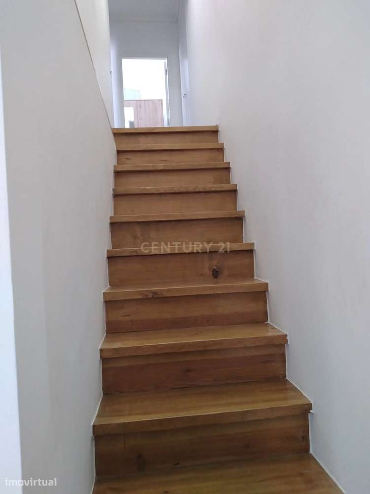 Moradia T2+1 em Alpriate - Vialonga-6