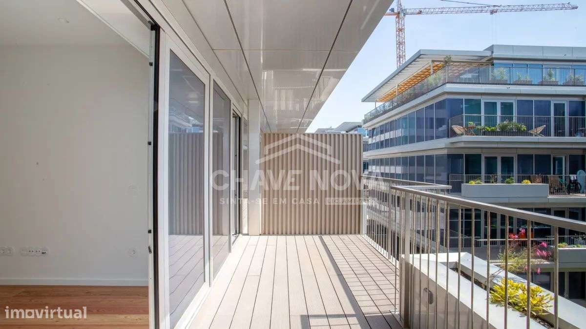 Apartamento T1 c/ Vista Mar, Varanda, Garagem e Excelentes Comodidades-30