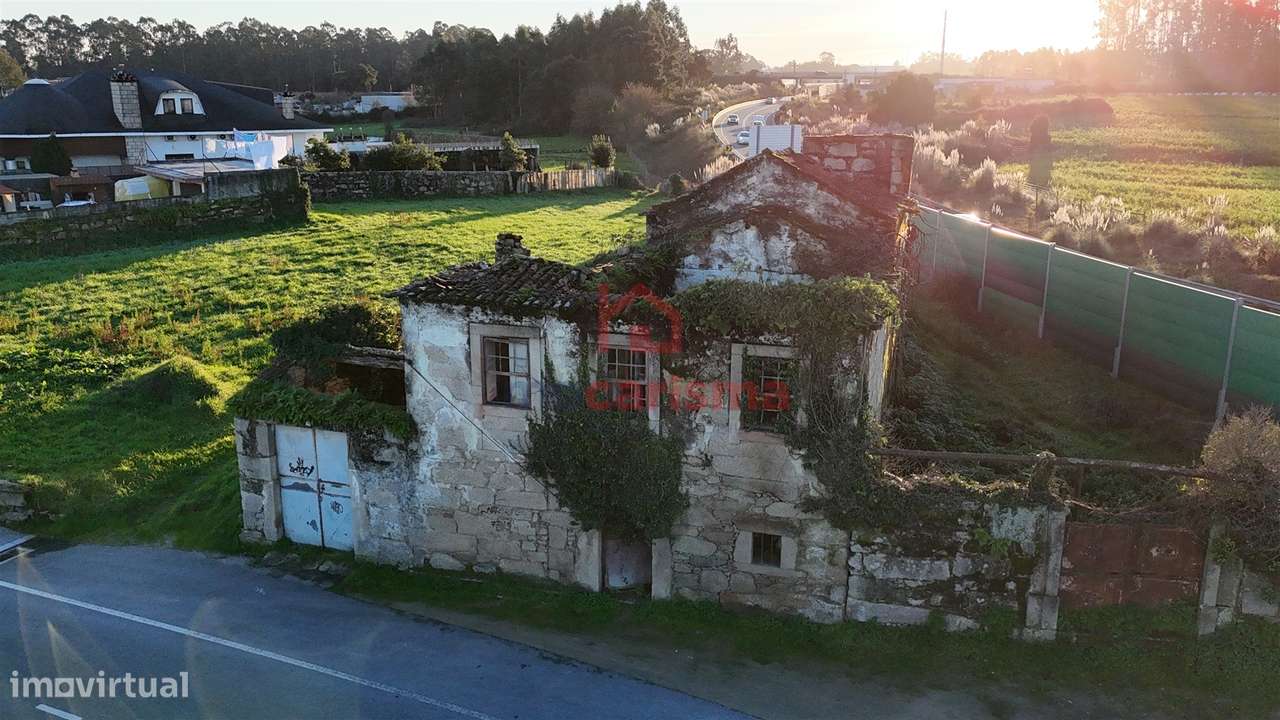 Ruína para Restauro Total e Terreno para Construção em Castelo da Maia - Grande imagem: 4/8