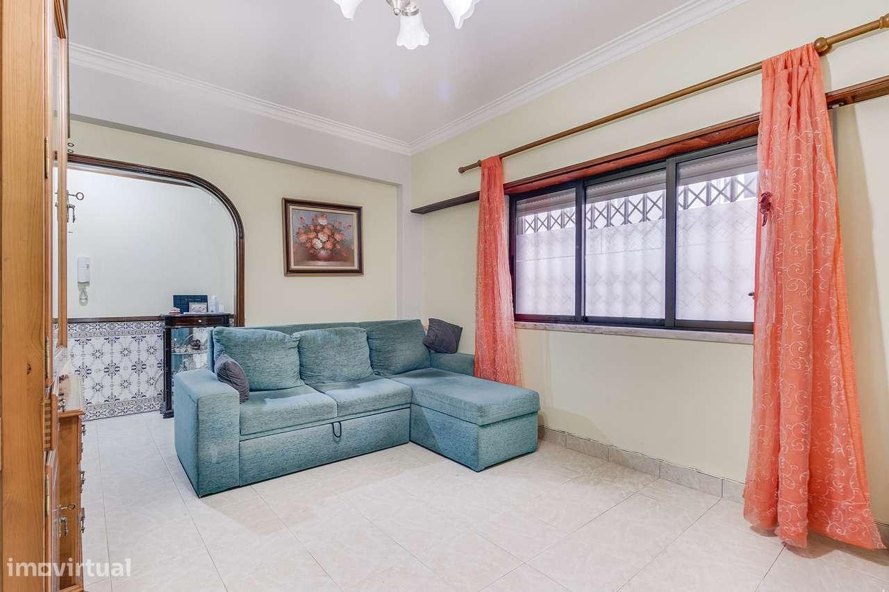 Prédio para Venda , Brandoa, Amadora , 2 apartamentos, 1 Loja, PHoriz, - Grande imagem: 4/32