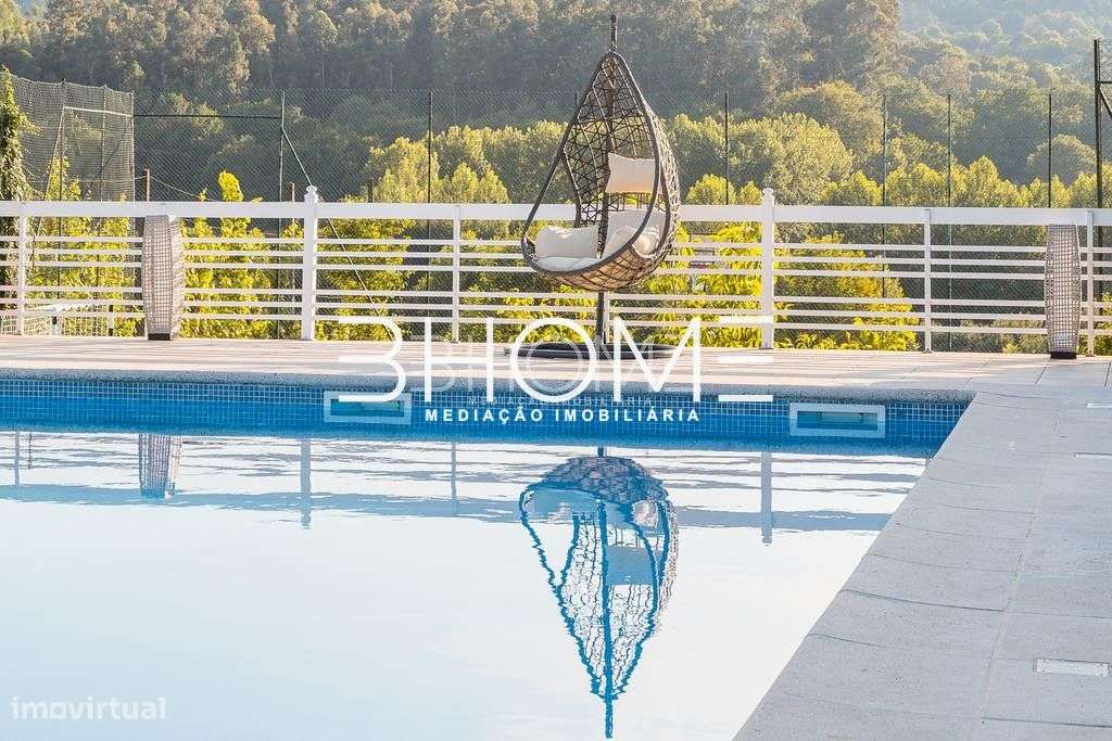 Propriedade com Casa em Pedra, T6, com piscina e campo de jogos-6