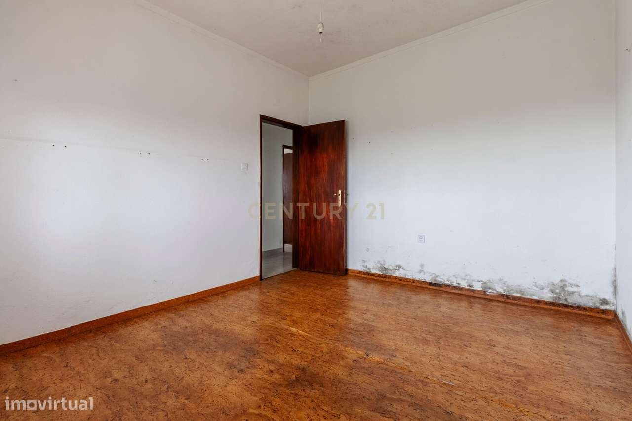 Moradia T2 para renovação | Lote 1.000 m² | São Francisco, Alcochete |-35