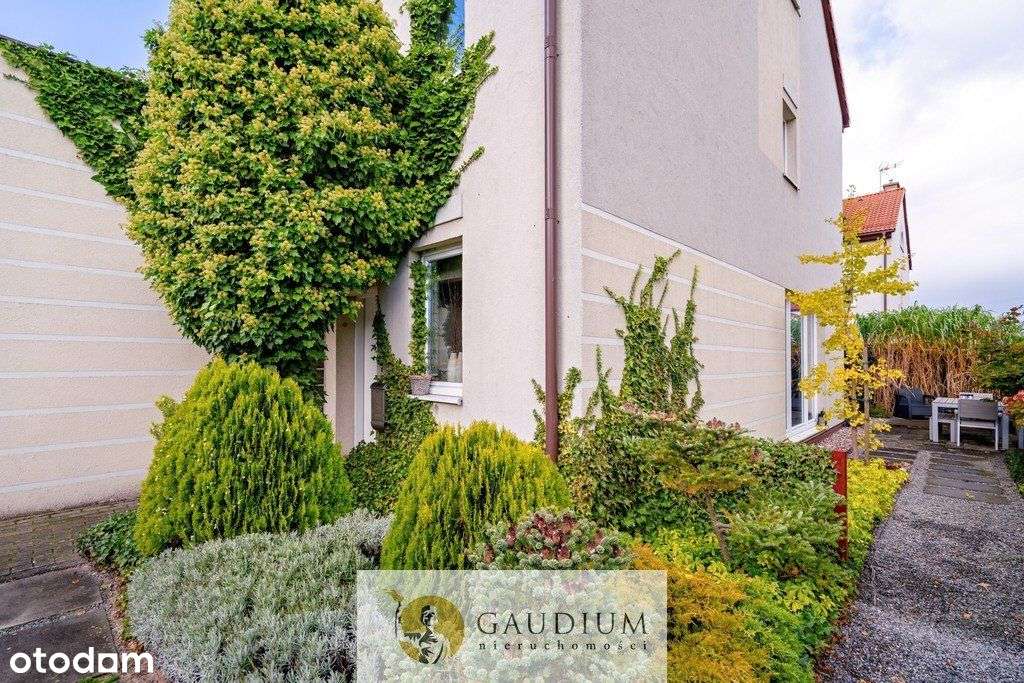 Bliźniak 6 pokoi z garażem i ogródkiem-13