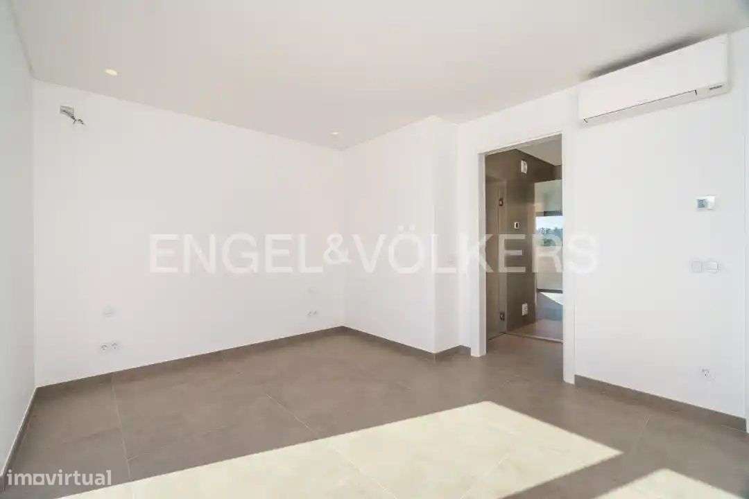 Moradia V4 Exclusiva perto do Carvoeiro-30