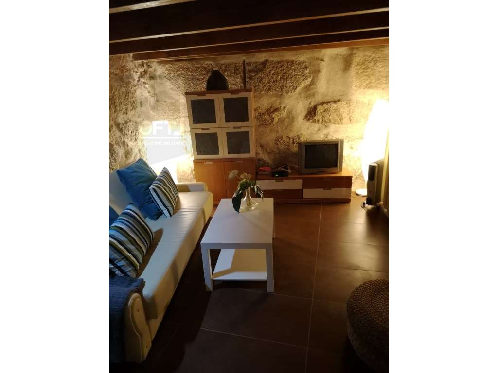 Condomínio com 6 Moradias V2 /V3 Mobiladas e Equipadas-33