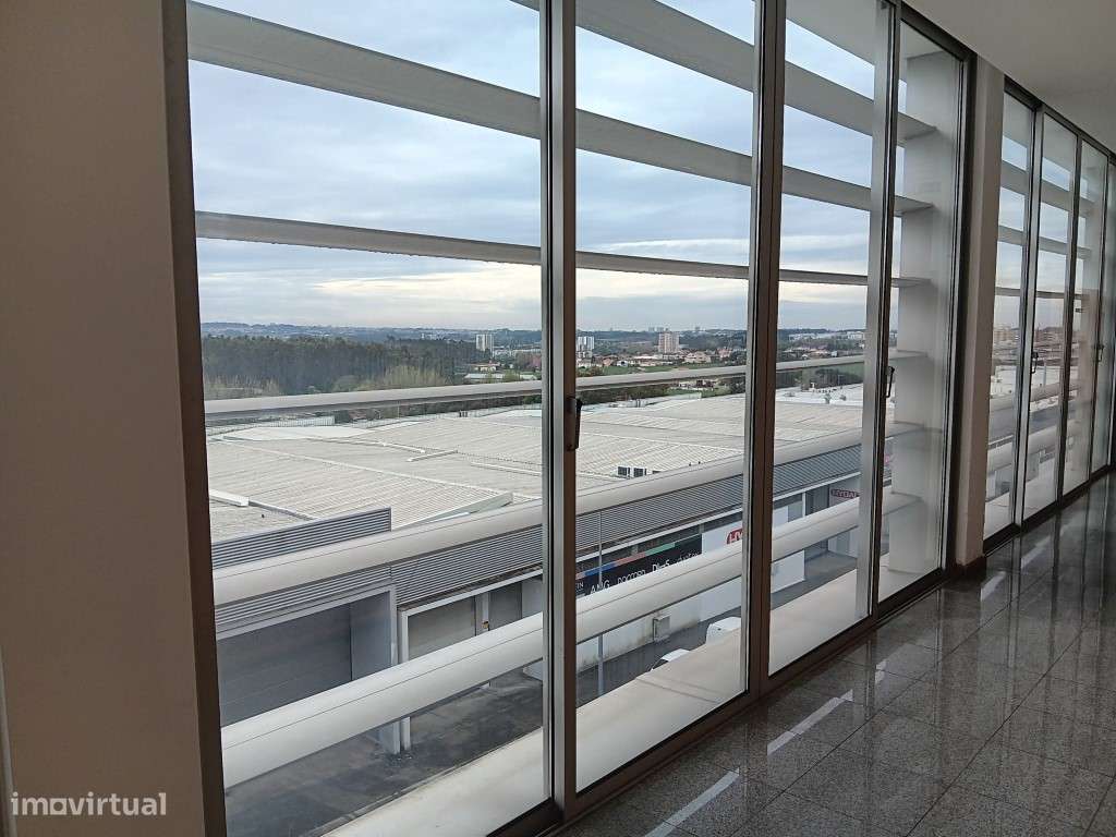 Escritório c/ garagem na Zona Industrial da Maia - Grande imagem: 3/6