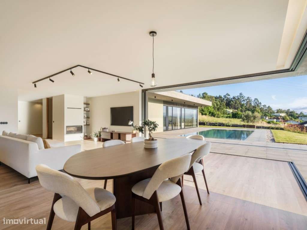 Moradia Térrea com Piscina Infinita e Vista Panorâmica sobre o Vale-28