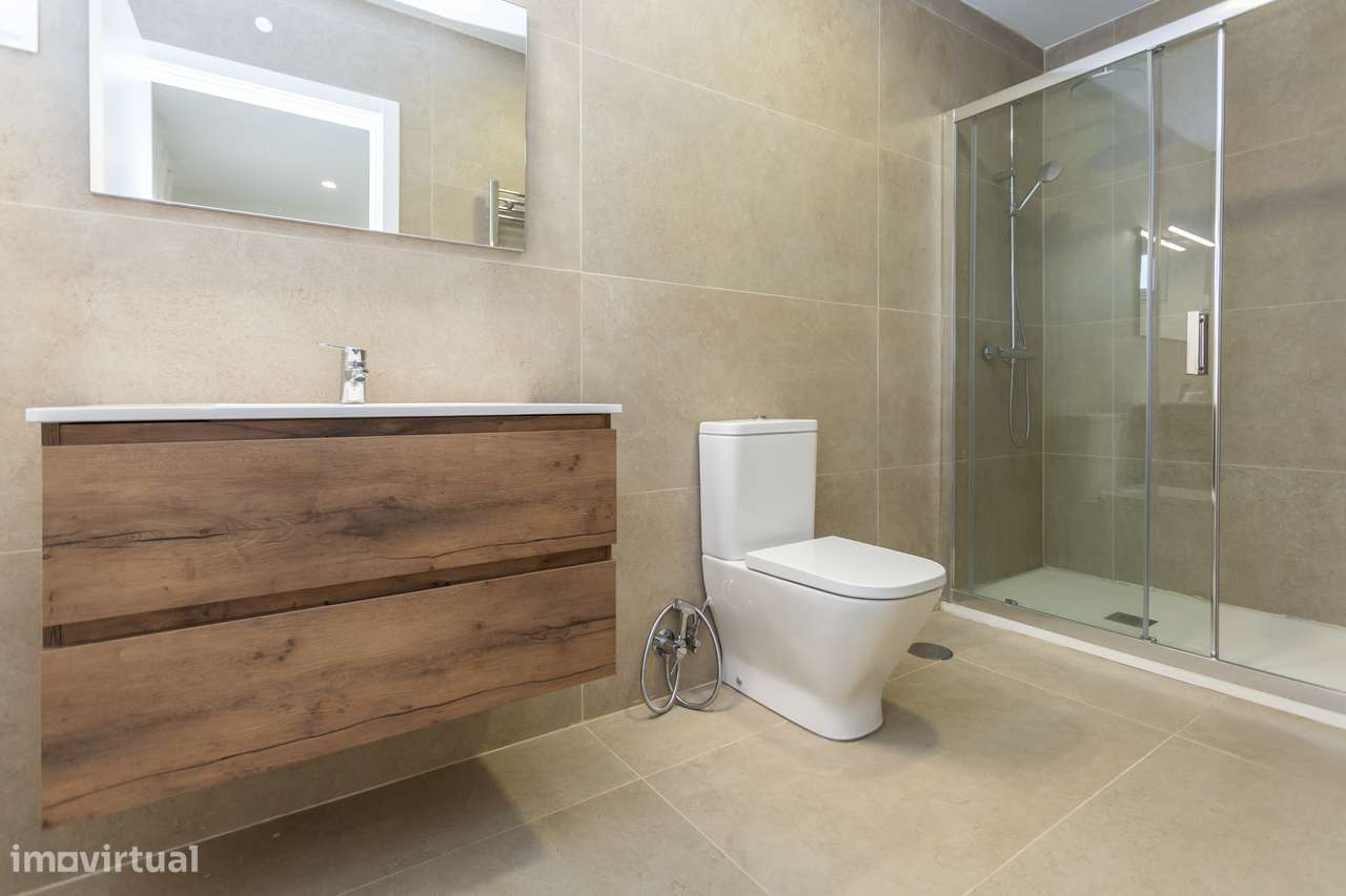 Fantástica moradia isolada T4 em Fernão Ferro-10