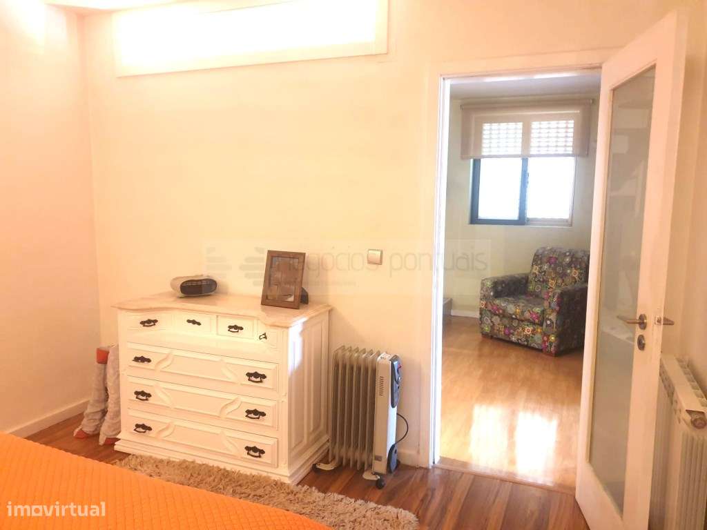 Moradia Gaveto T3 mais escritório e um apartamento T2-30