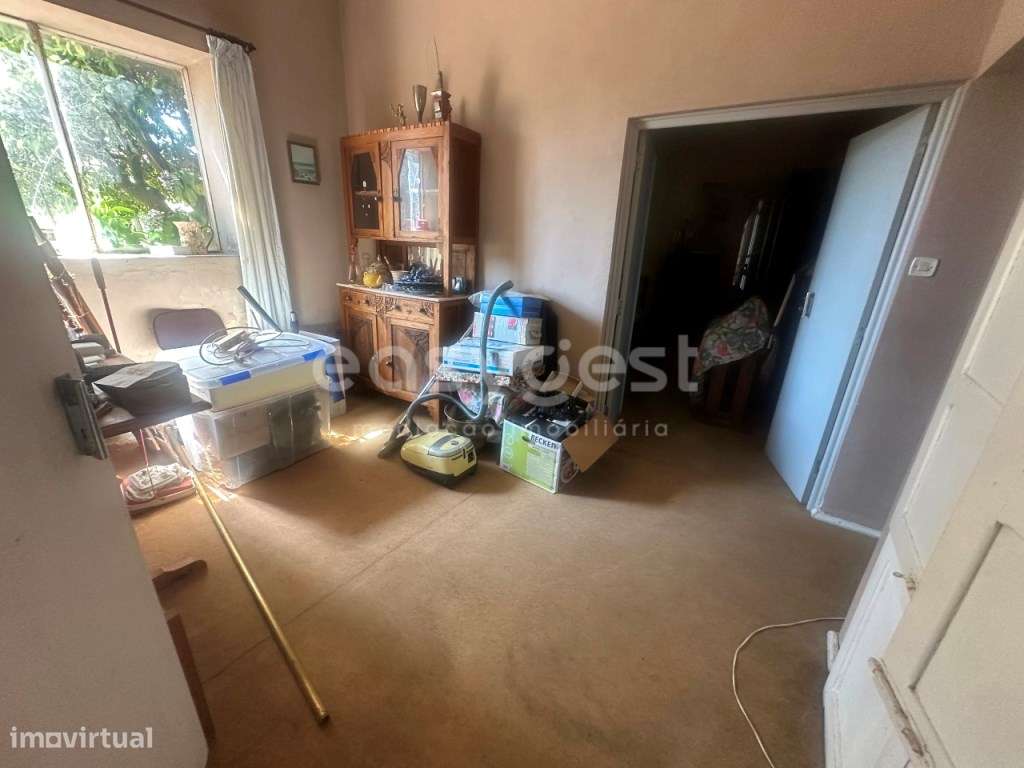 Casa térrea com quintal, arrecadações e terreno - Grande imagem: 5/21