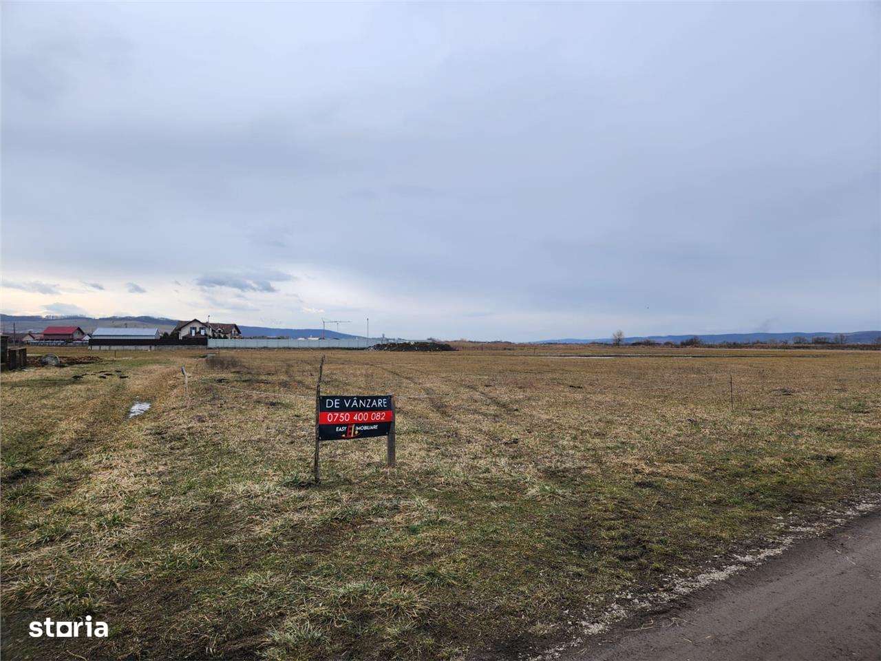 Teren intravila drept, loc de casa , 1300 mp Ernei,  Mures, zona linis - Imagine principală: 4/4