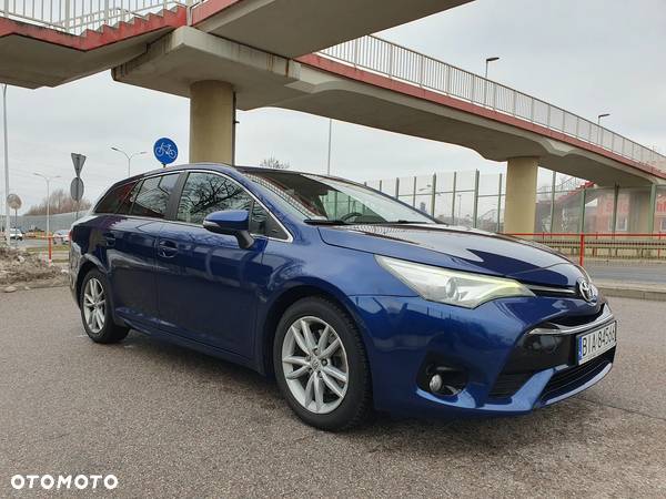 Toyota Avensis 2.0 D-4D Premium - 3