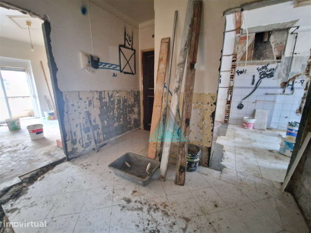 T2 Torre da Marinha * * REMODELADO * * BOAS ÁREAS - Grande imagem: 4/8