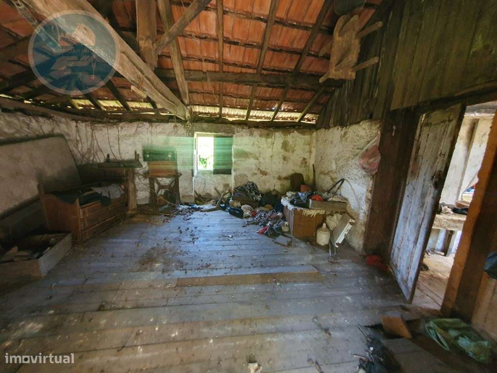 Quinta à venda para restauro em Arroteia freguesia de Rossas-25