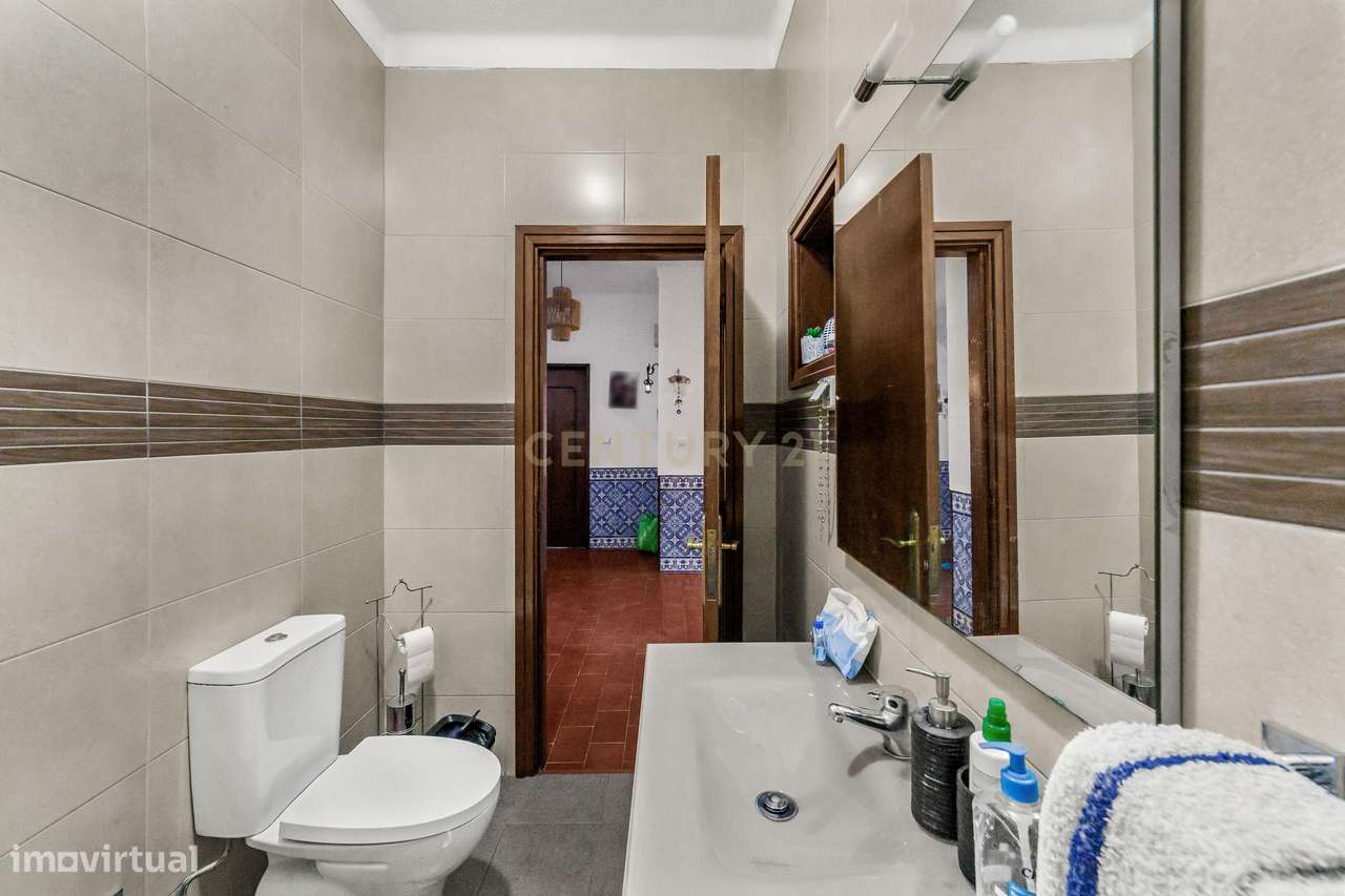 MORADIA T5 COM GARAGEM E PISCINA, 327 M² DE TERRENO PARA USUFRUIR-13