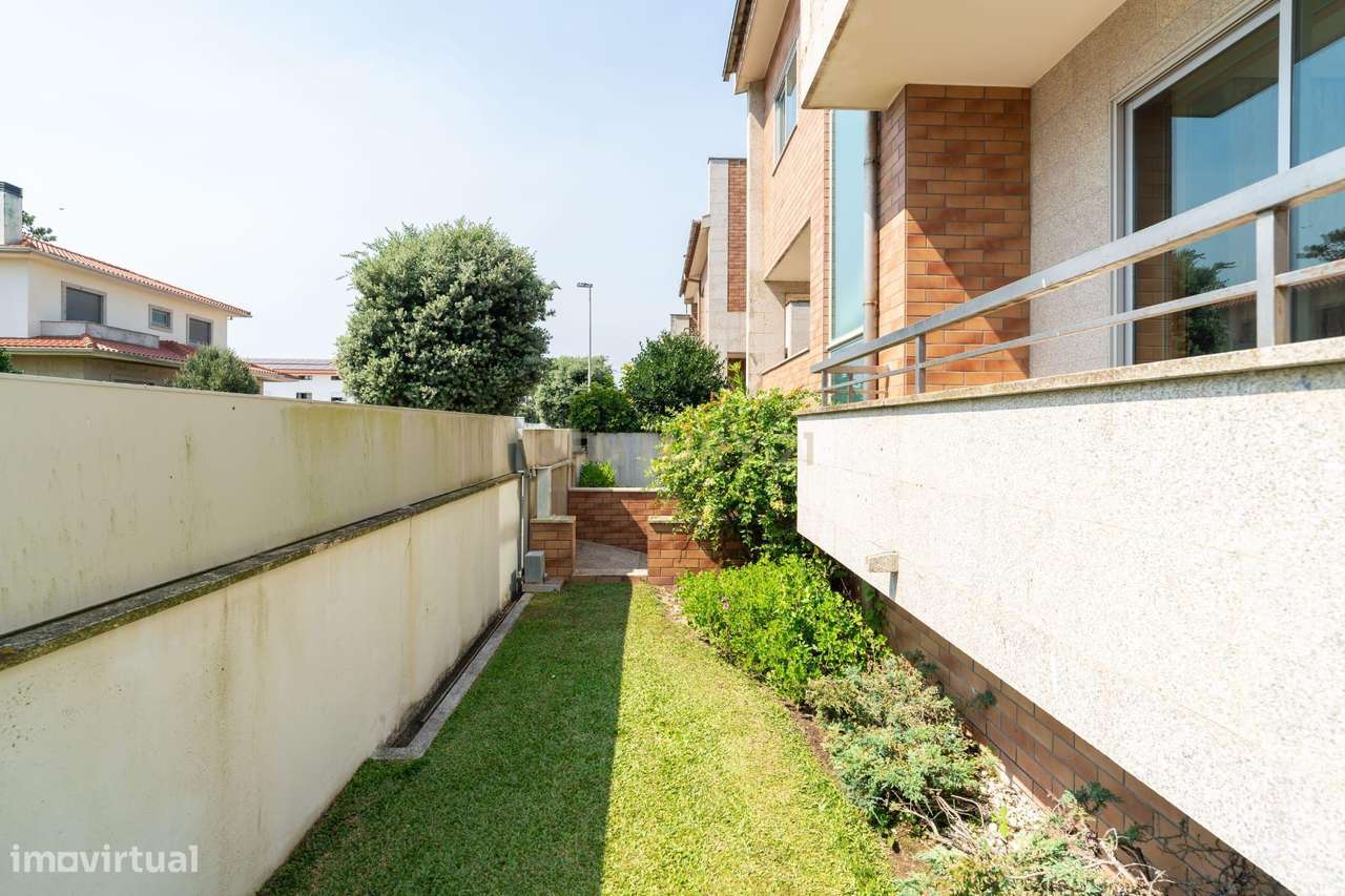 Moradia T3 com Piscina Privada, Garagem e a 300 metros da Praia - Grande imagem: 4/60