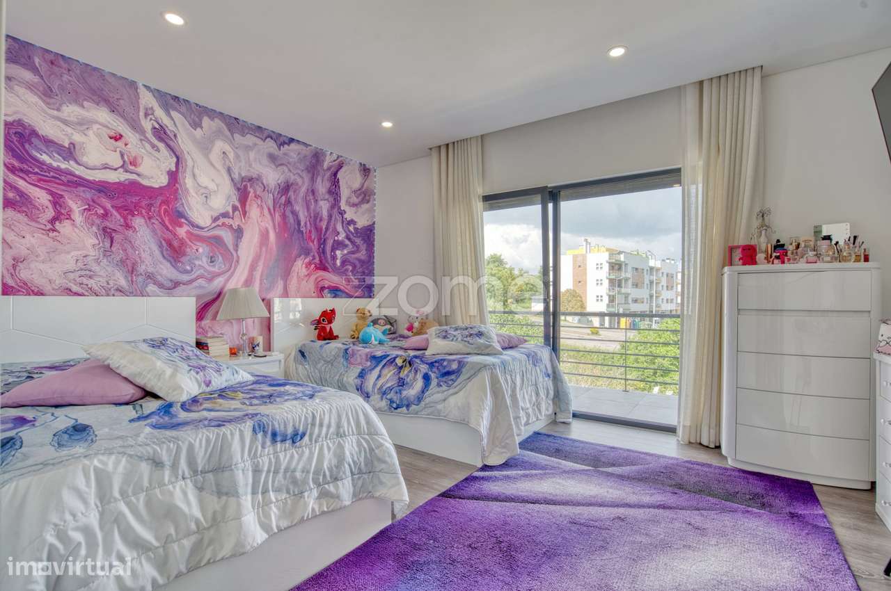 Moradia T4 com Jardim na Ramada-30