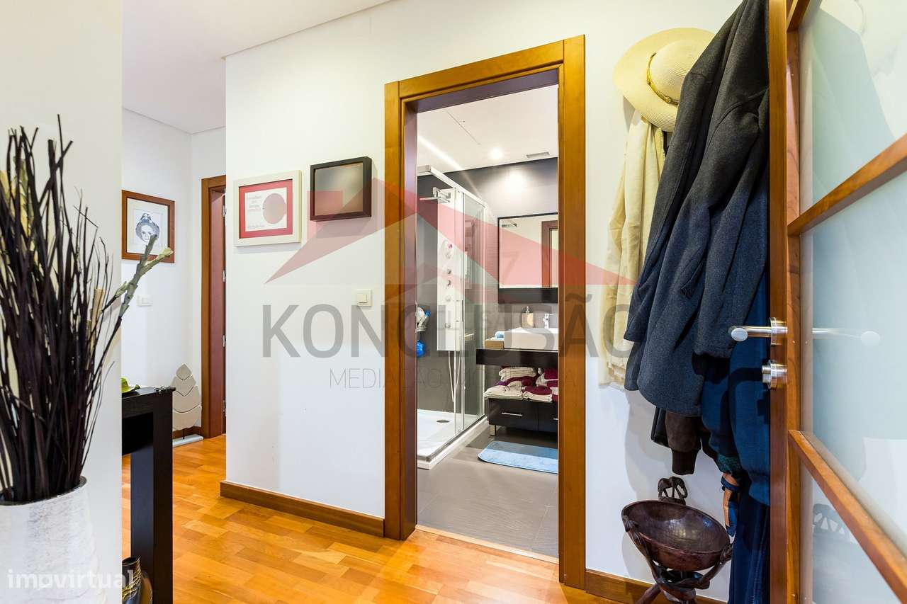 T2 em Excelente Estado | Garagem para 2 Viaturas | Arrecadação | Ur...-9