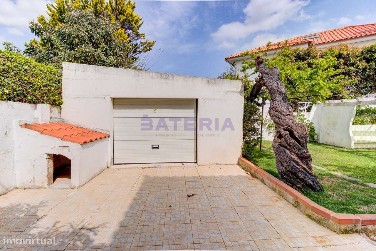 Moradia Independente T5 em Linda-a-Velha-47