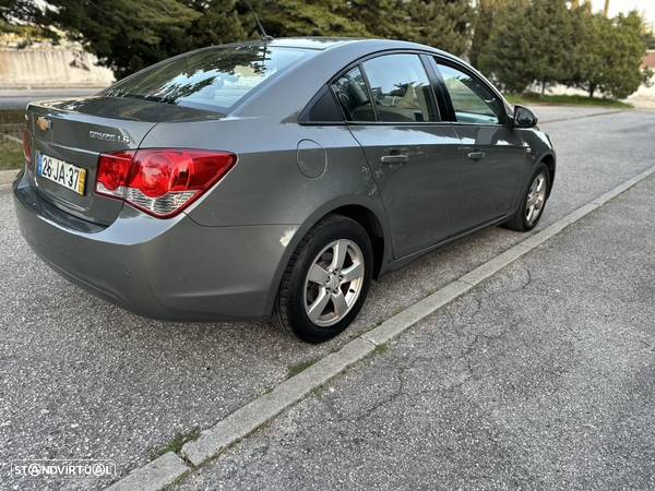 Chevrolet Cruze 1.6 LS - 7