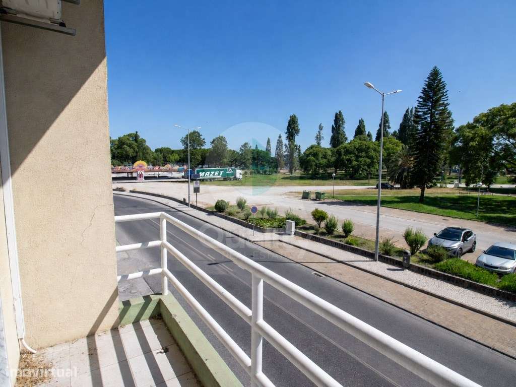 Excelente Apartamento T2 - Baixa da Banheira-11