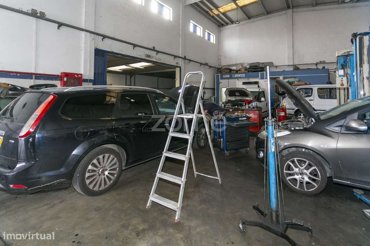 Oficina Automóvel Equipada e armazém para venda em Baguim do Monte-6