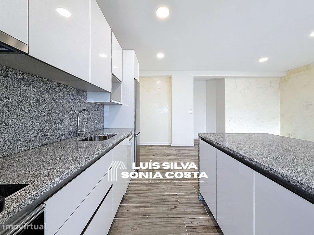 Apartamento T4 Totalmente Remodelado com 2 Varandas e Elevador –...-7