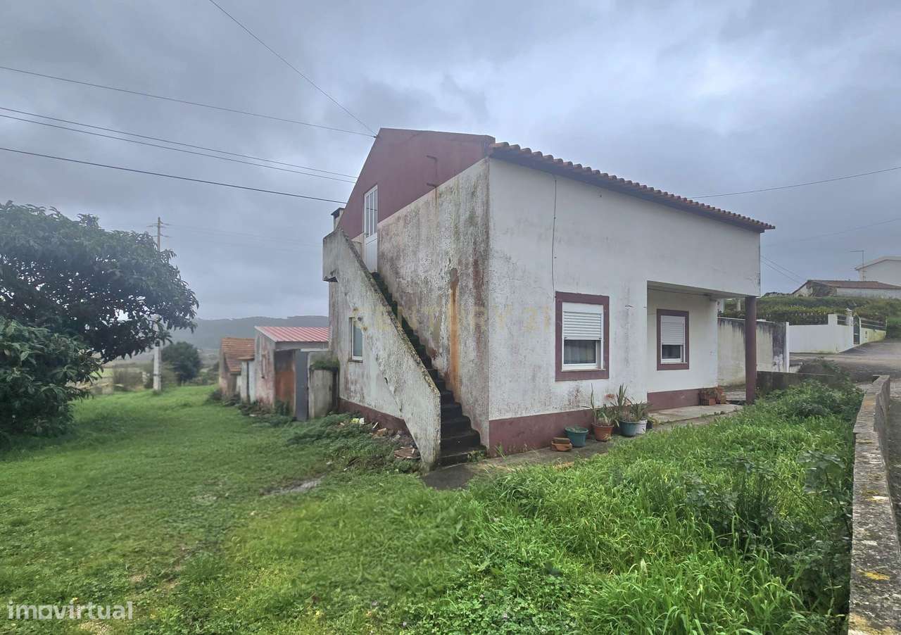 Casa t2 e vários anexos inserida num terreno com uma área 5600 m2 em - Grande imagem: 4/6