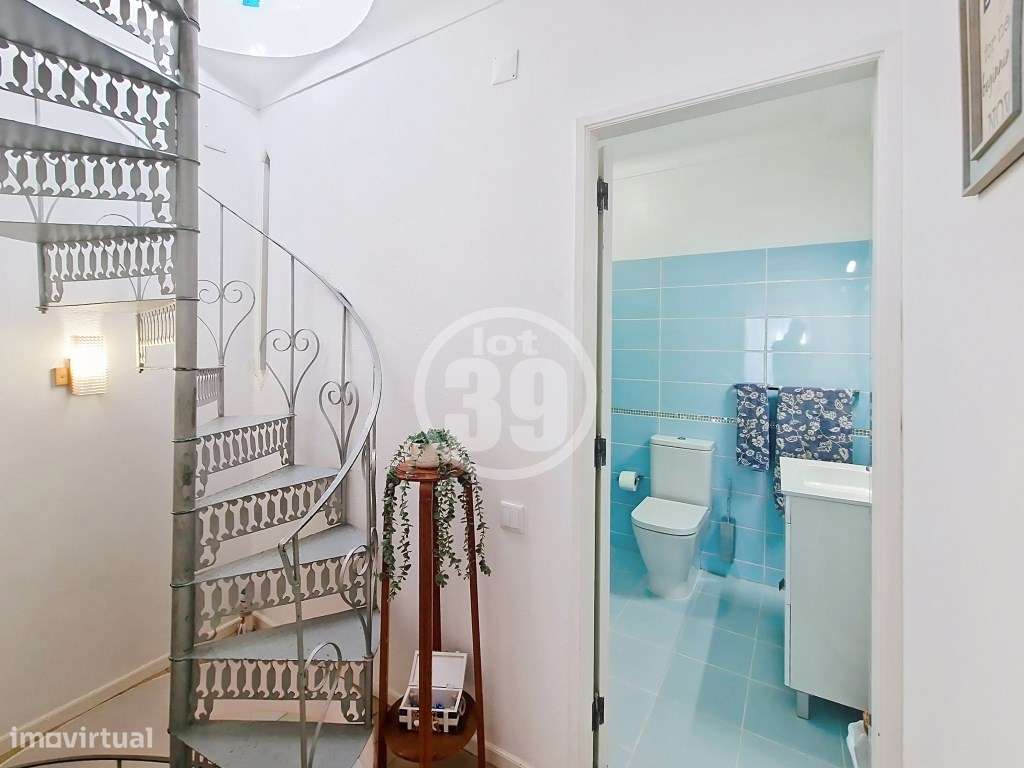 Casa histórica renovada e com fantástica vista mar na zona mais ant...-11