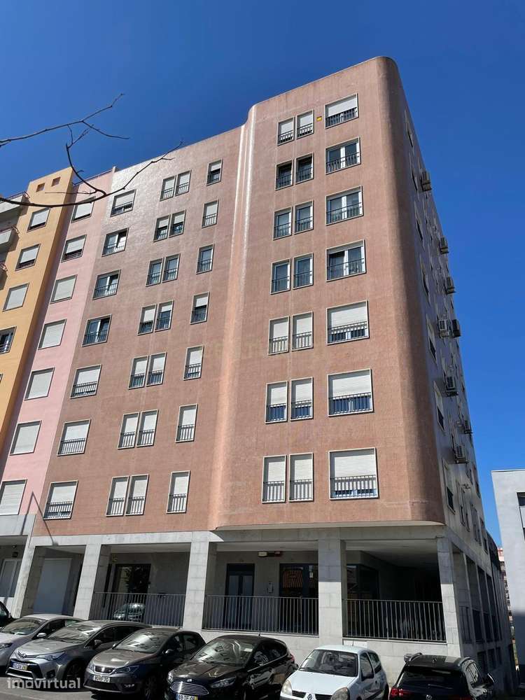 Apartamento T3 com 2 Garagens e Arrecadação em Telheiras - Grande imagem: 1/21