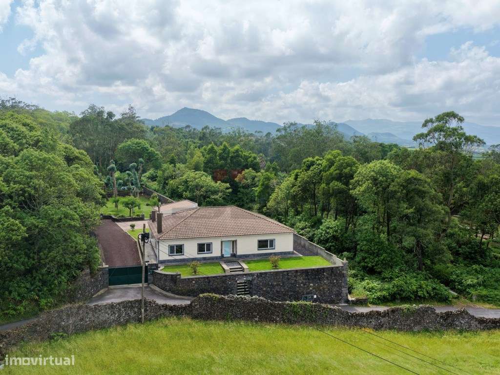 Moradia T3 Contemporânea com Grande Jardim em Rabo de Peixe , São M...-53