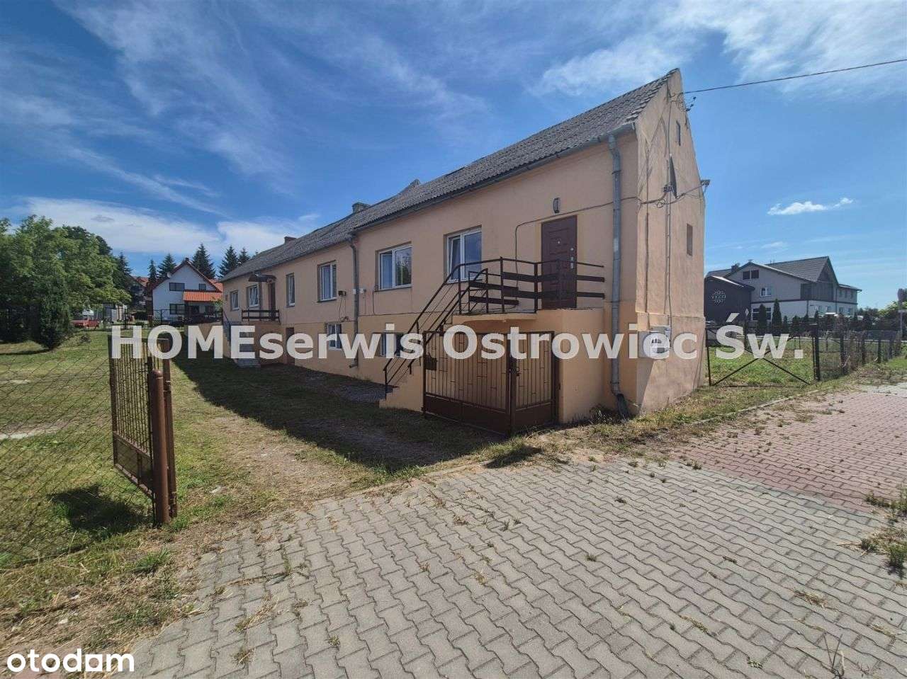 Dom wielorodzinny o pow. 187 m2 na dziąłce 1783 m2-3