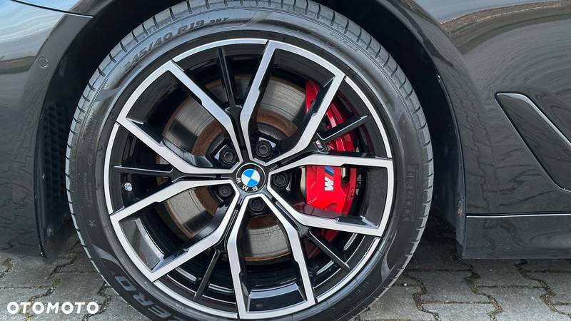 BMW Seria 5 540d xDrive mHEV M Sport sport - 38