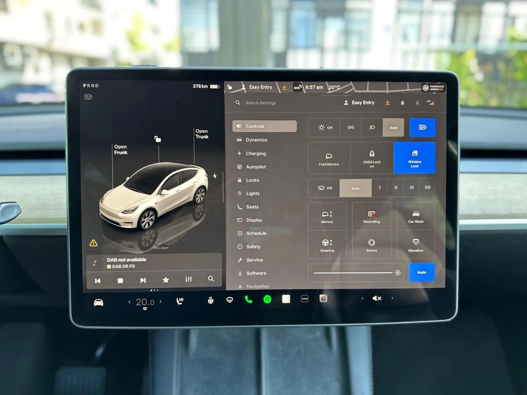 Tesla Model Y Long Range Dual Motor AWD - 22