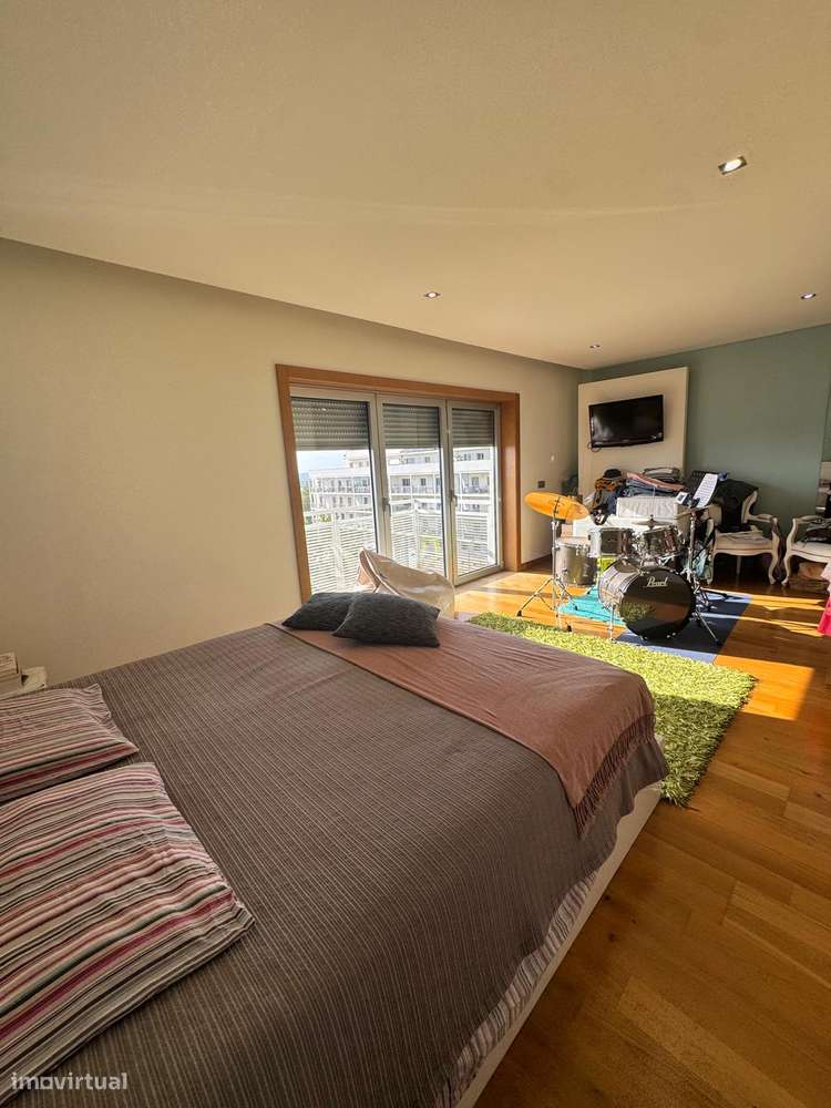 Apartamento duplex T4 com 3  garagens-33
