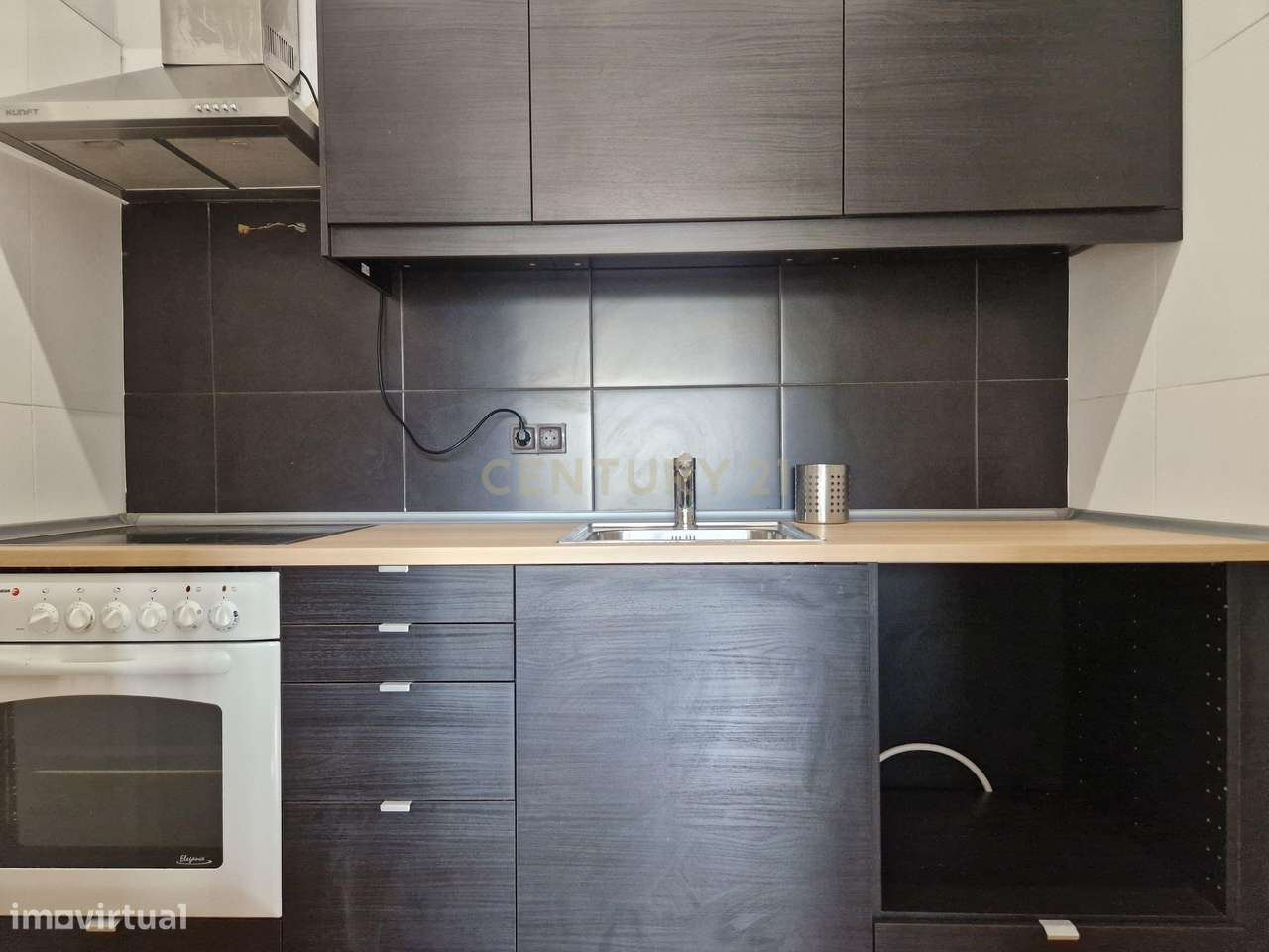 T1 mobilado com Varanda, ao Centro do Porto (Metro Faria Guimaraes) - Grande imagem: 3/16