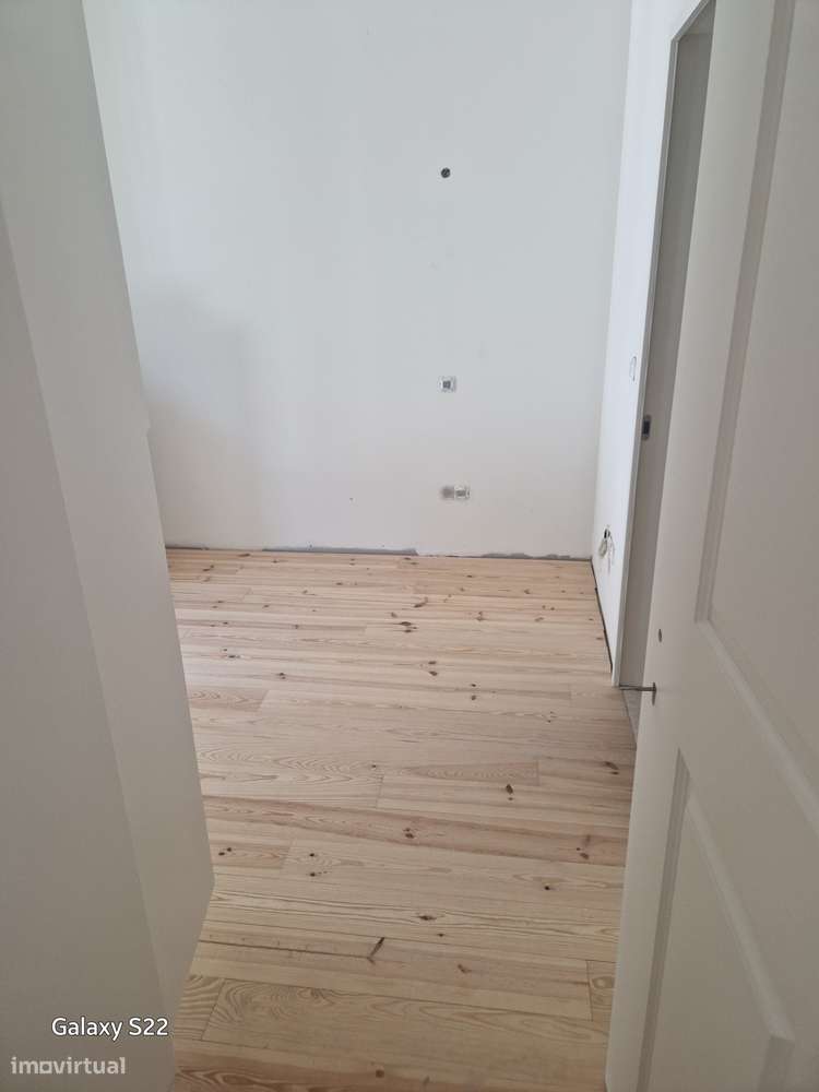 T2 no 3º Andar com 3 Jardins, Elevador, Coz.Equipada Lx-11