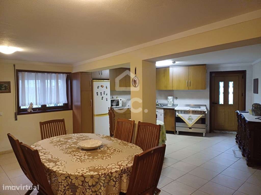 Moradia Bi-familiar T5+T2 em Palmeira, Santo Tirso-48