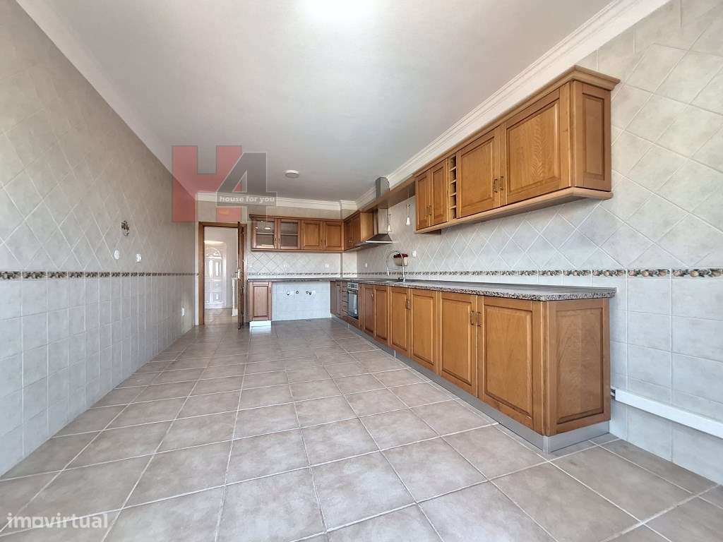 Moradia T4 com piscina inserida num terreno de 670m2 - Setúbal (OFE...-9