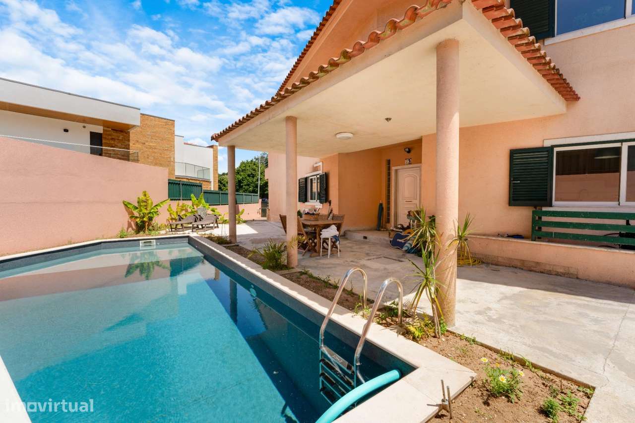 Moradia T4+1 com piscina e jardim, no Murganhal, Caxias-8