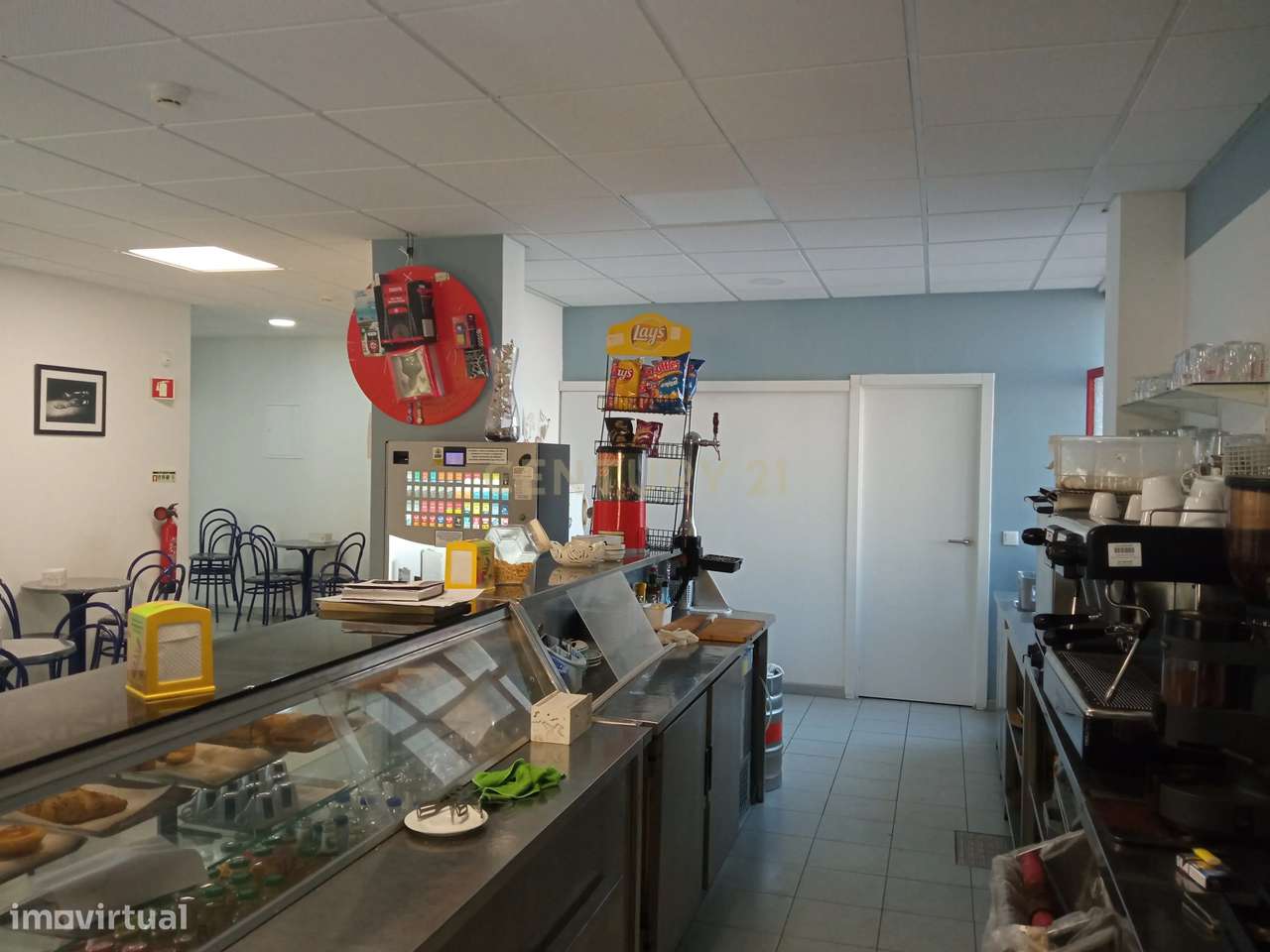 INVESTIDOR -  Trespasse de Pastelaria e cafetaria em pleno funcionamen-9